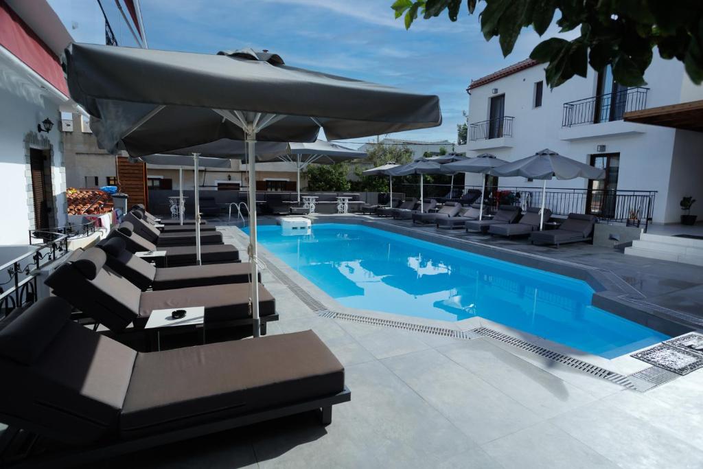 Bazén v ubytování Yianna Hotel nebo v jeho okolí
