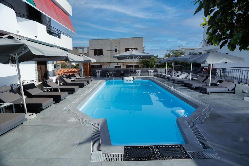 Bazén v ubytování Yianna Hotel nebo v jeho okolí