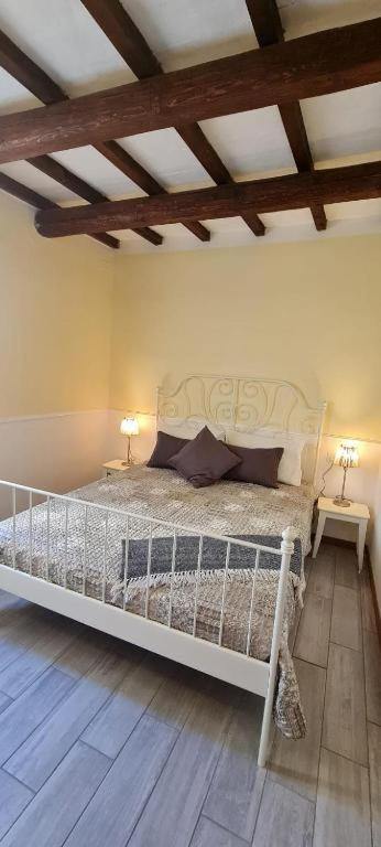 A bed or beds in a room at Soggiorno dell Agnolo