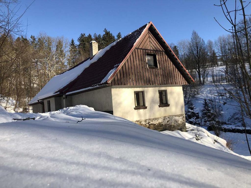 Chaloupka Krkonoše v zimě