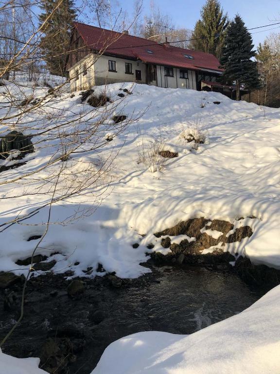 Chaloupka Krkonoše v zimě