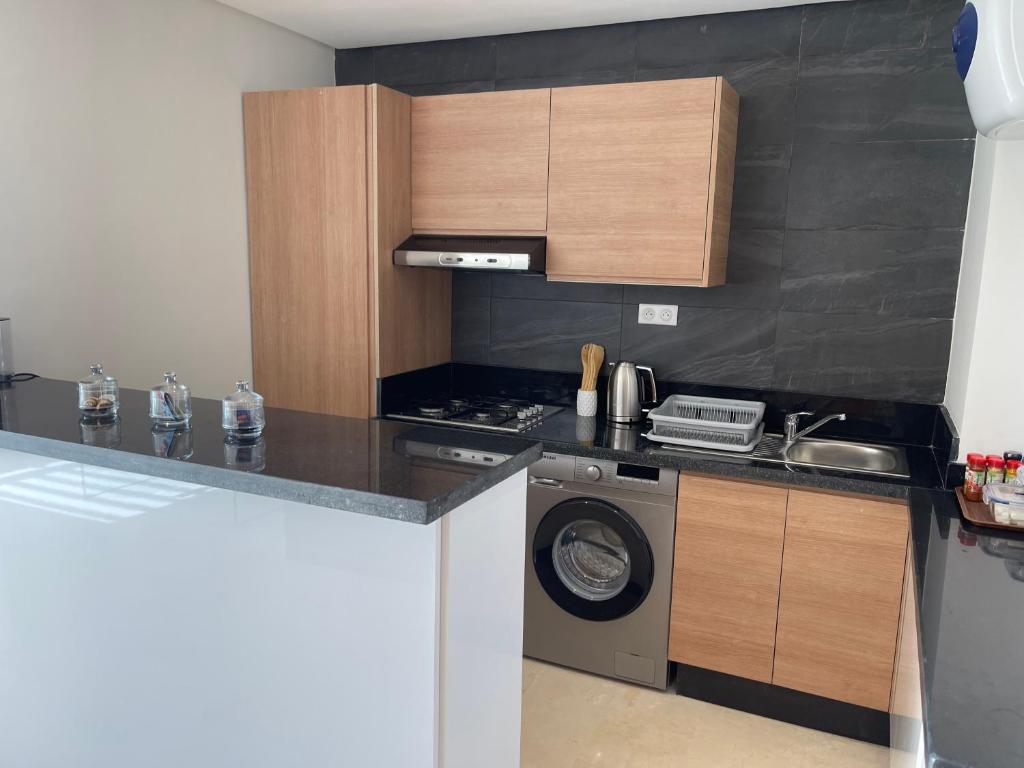 Kuchyň nebo kuchyňský kout v ubytování LUXURY APART TAGHAZOUT Bay