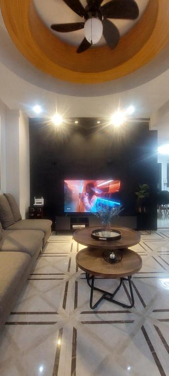 Φωτογραφία από το άλμπουμ του Maison Dos 3 bedroom, with 200mbps internet speed, netflix and aircon σε Antipolo