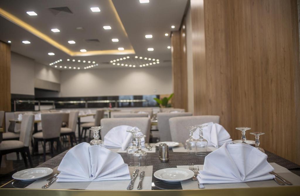 Restaurace v ubytování Kyriad Prestige City Center Tunis