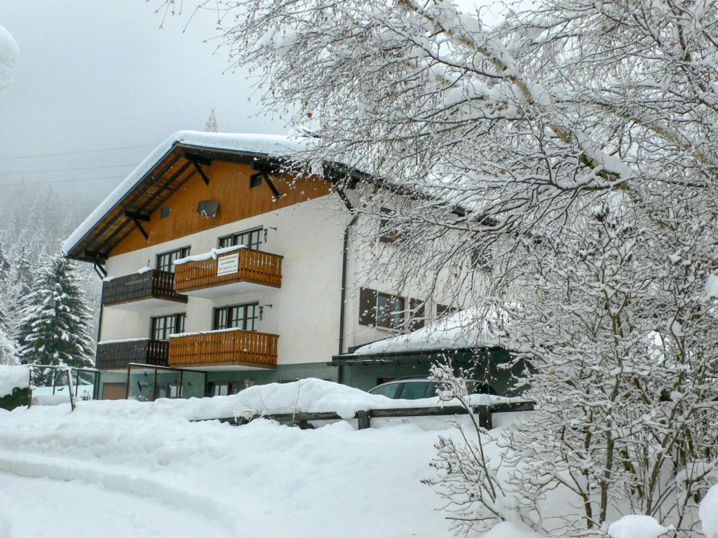 Apartment Fricktalerhuus Apt 5 by Interhome v zimě