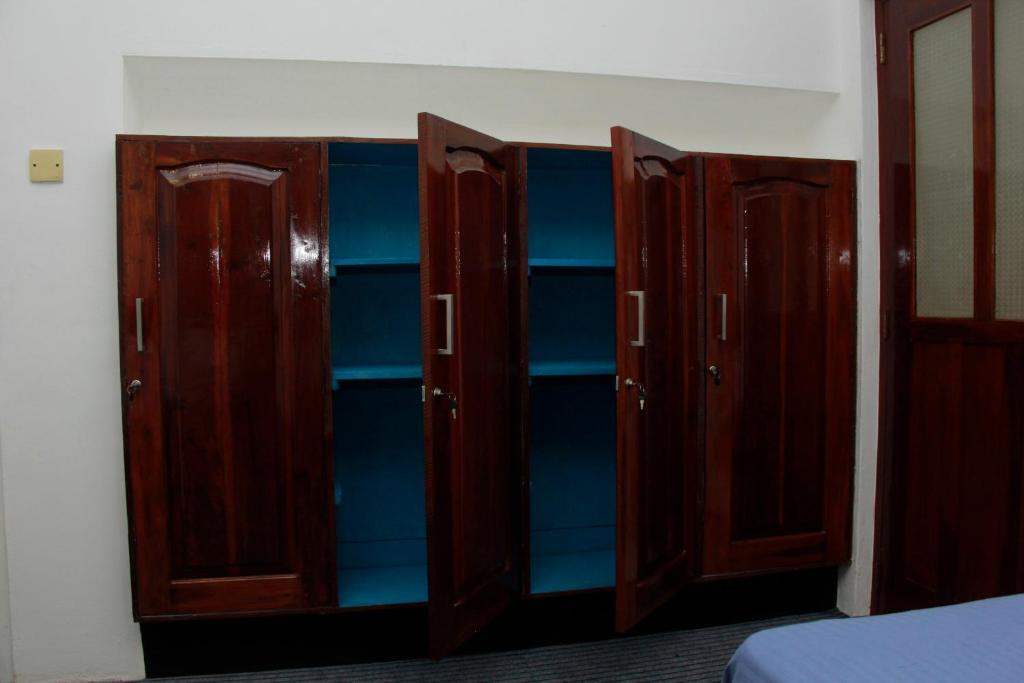 Traveler's Haven Hostel at Colombo Intl Airport - 4