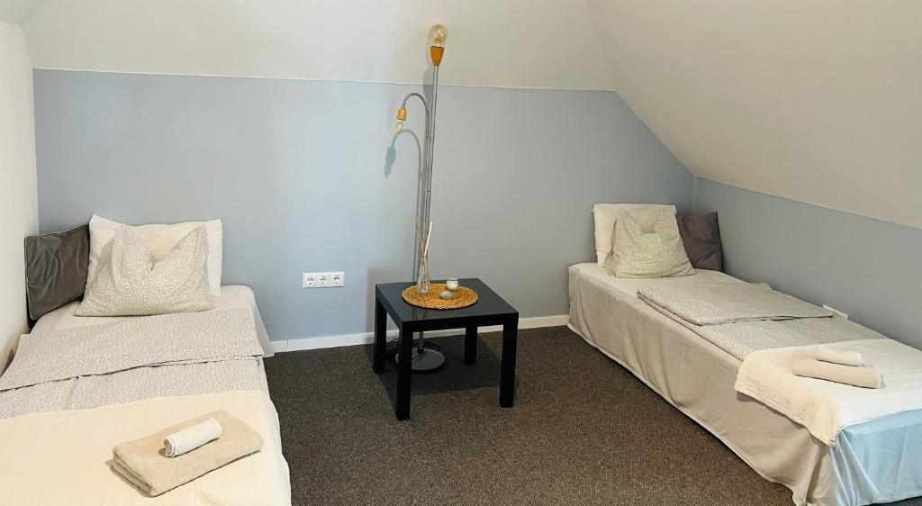 Postel nebo postele na pokoji v ubytování Jázmin vendégház és 2 fős stúdió apartman
