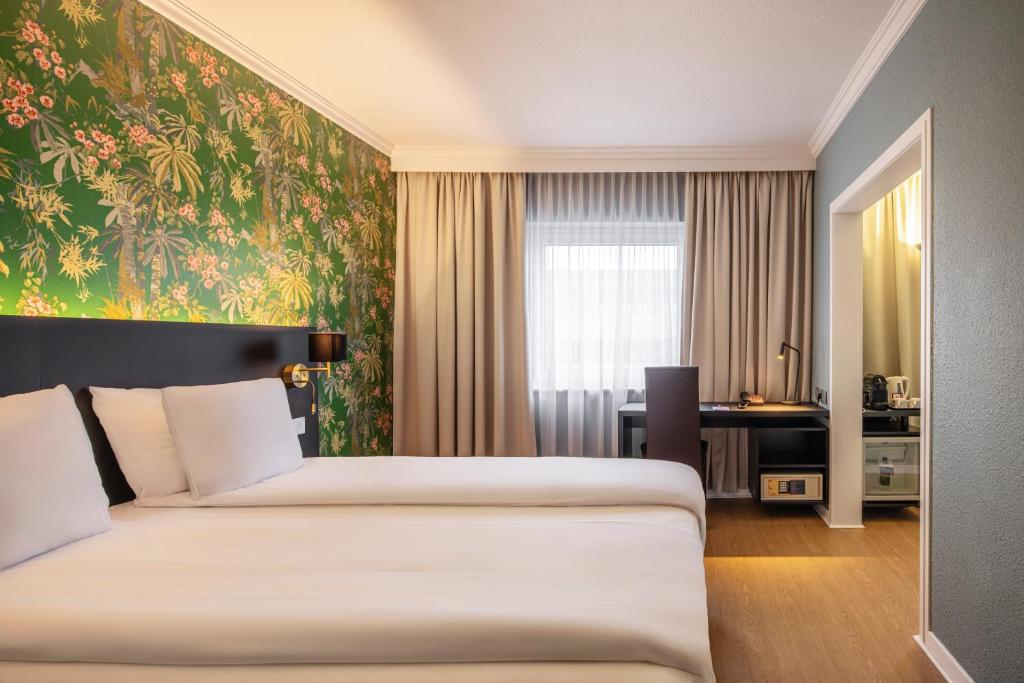 Rúm í herbergi á Thon Hotel Brussels Airport