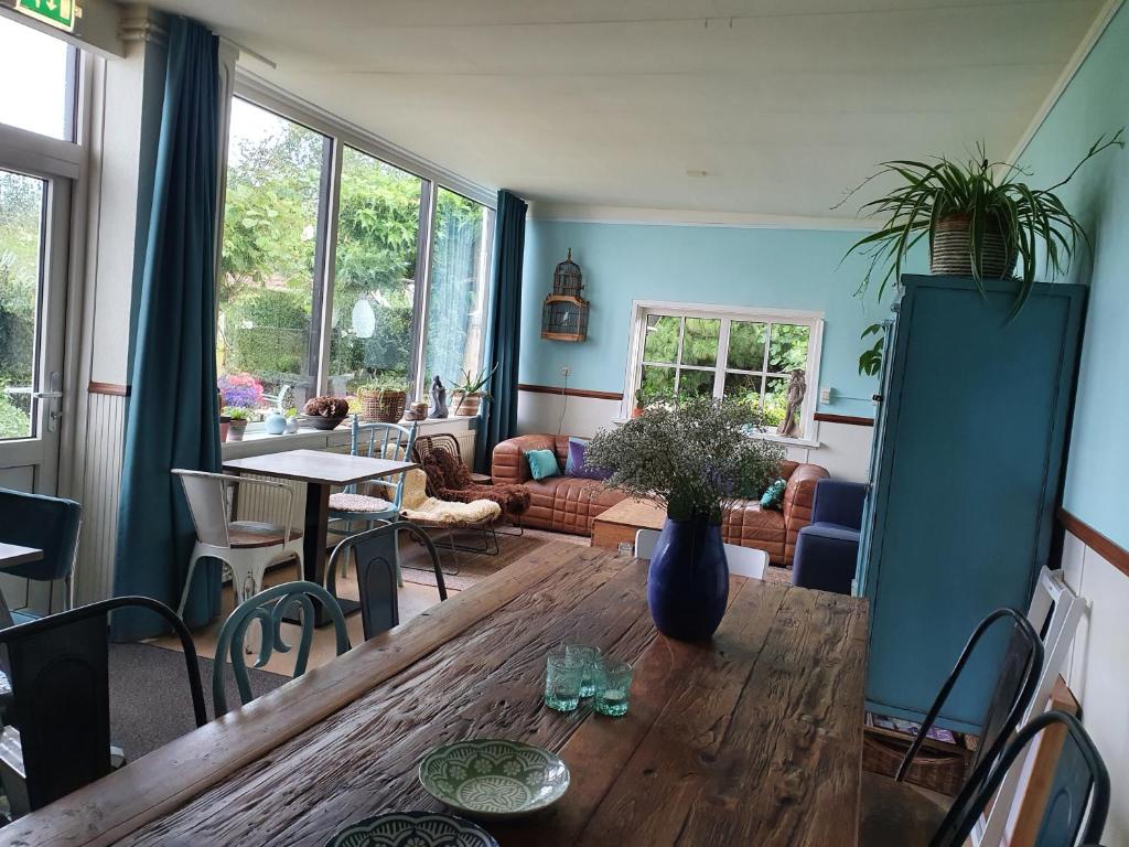 Posezení v ubytování B&B De Wadvaarder