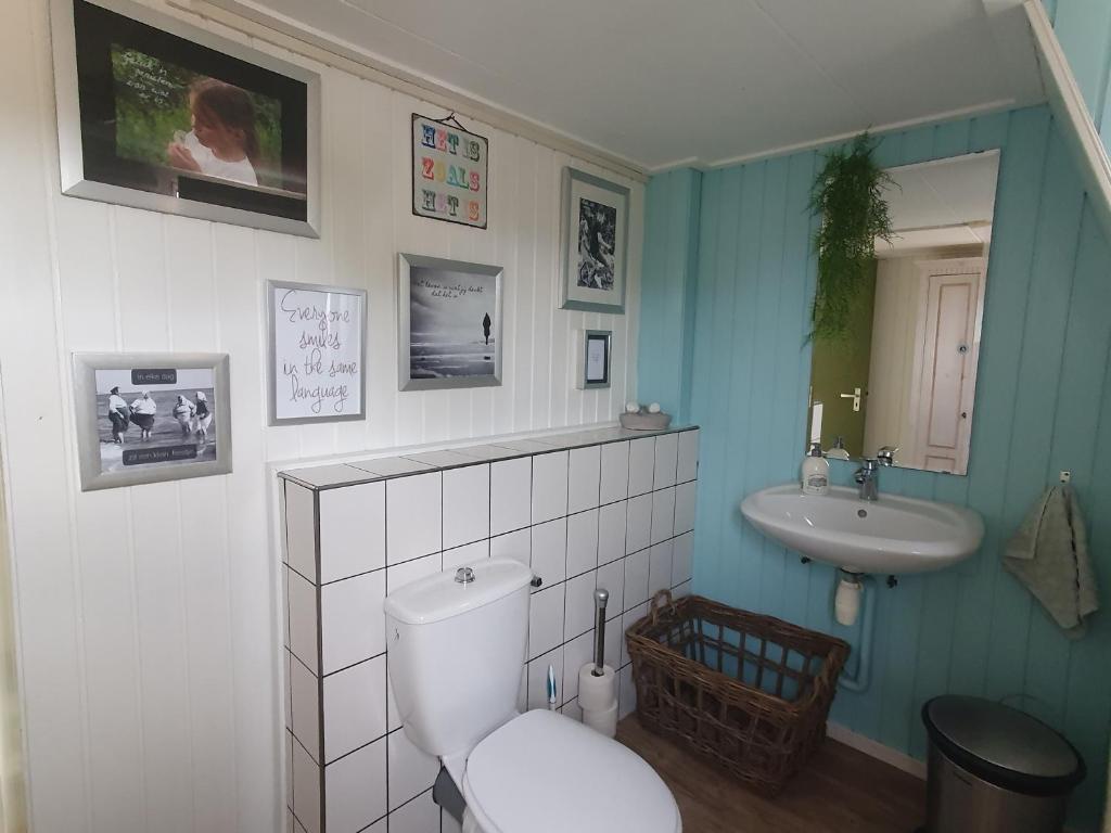 Koupelna v ubytování B&B De Wadvaarder