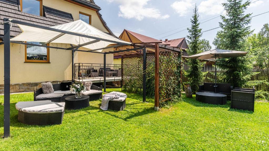 Vonkajšia záhrada v ubytovaní Aparthotel Delta Białka