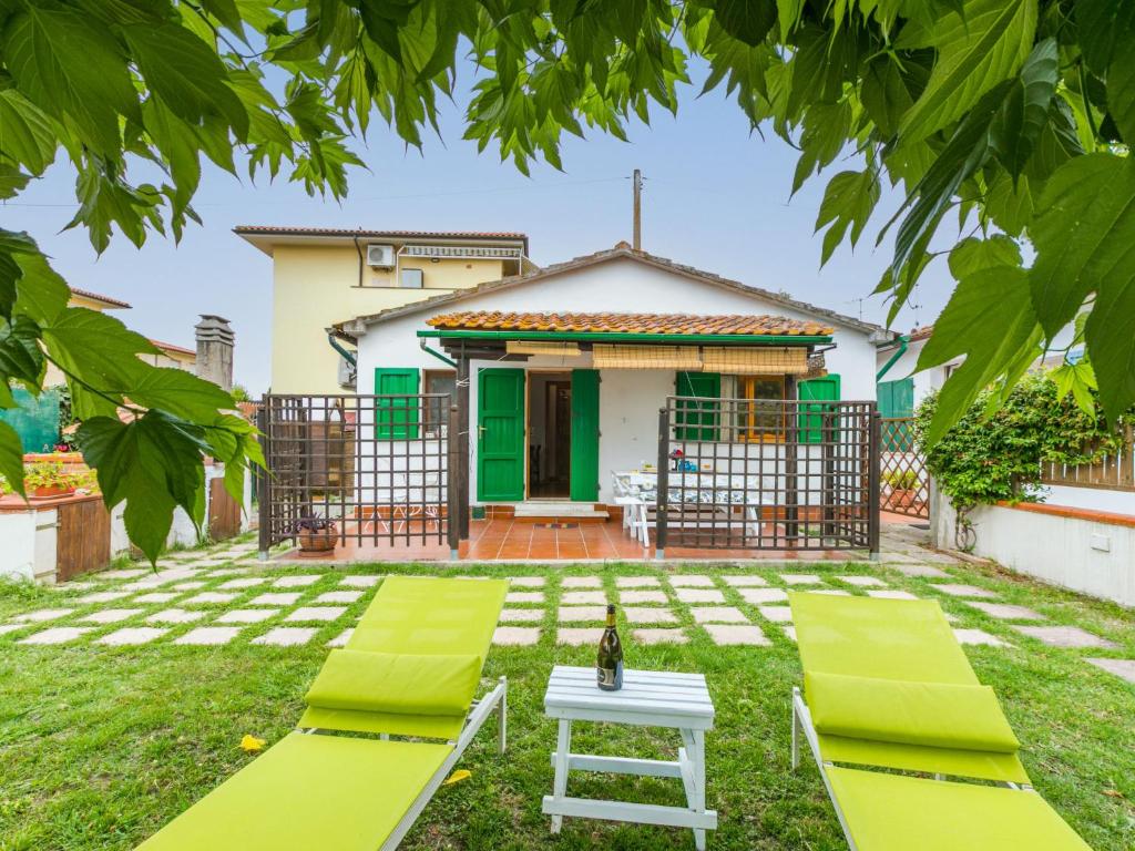 Κήπος έξω από το Holiday Home Chalet La Mazzanta by Interhome