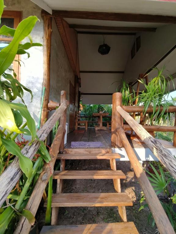 บ้านพอเพียงเชียงดาว BanPorPiangChiangDao - Habitación Cuádruple Con Terraza