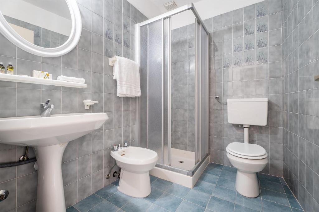 Un baño de Lake Hotel Ifigenia
