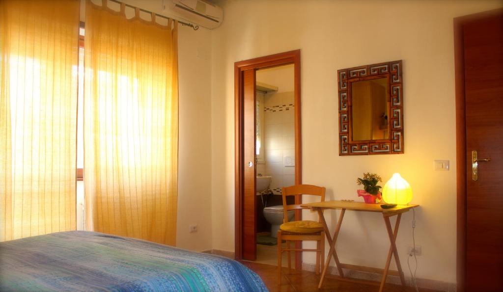 Al Porto Di Roma B&B - Chambre Double Avec Salle De Bain Privée