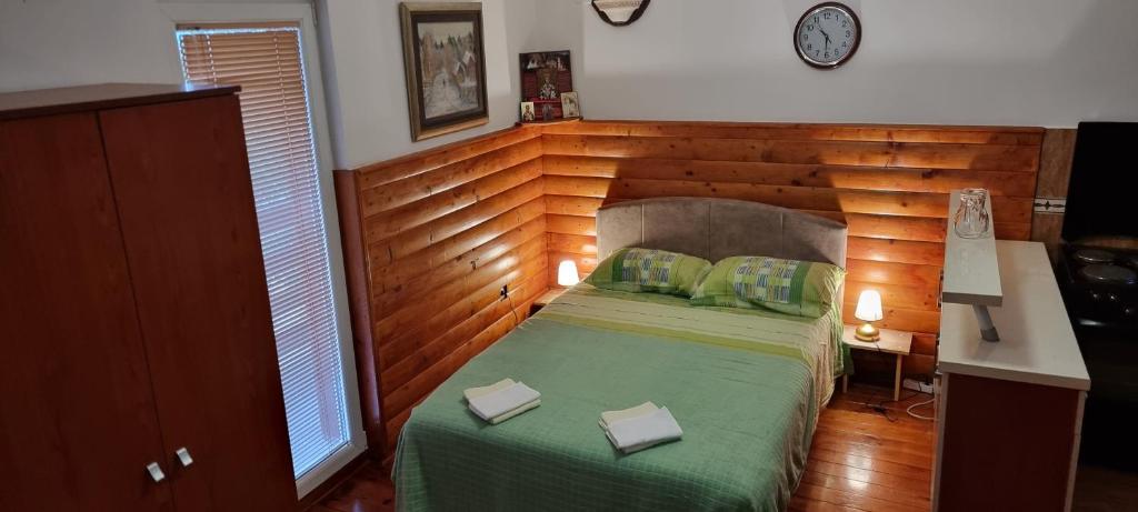 Postel nebo postele na pokoji v ubytování Green Pine House