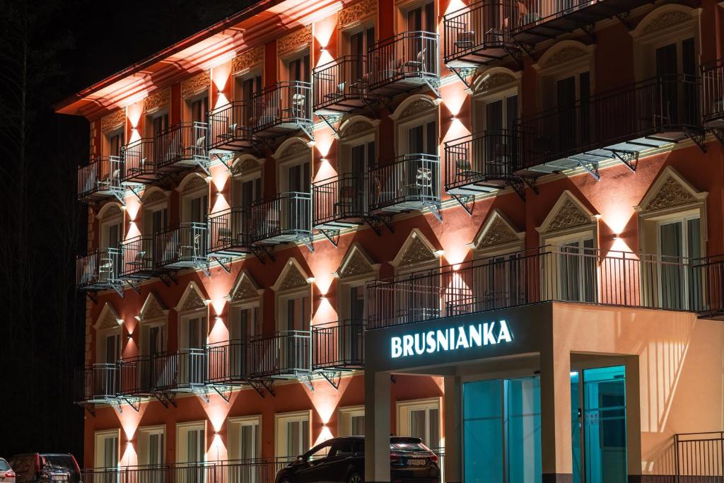 Budova, kde se hotel BRUSNIANKA nachází