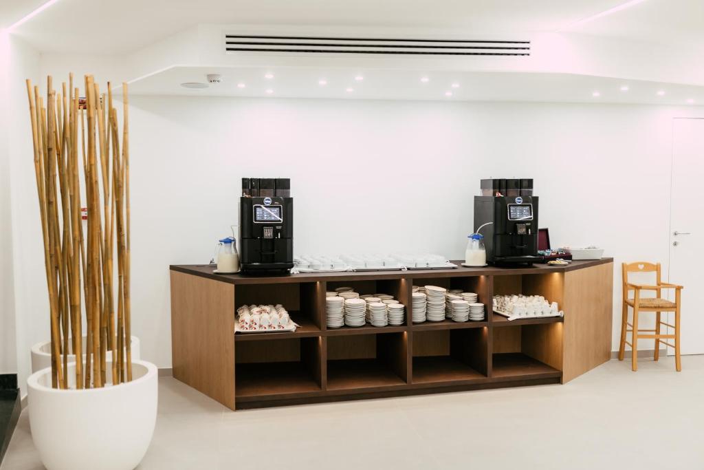 Příslušenství pro přípravu čaje a kávy v ubytování Hotel President