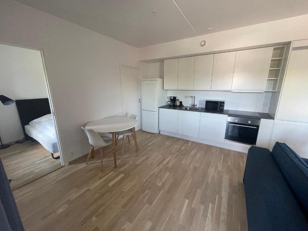 Kuchyň nebo kuchyňský kout v ubytování Mitt hotell & apartments