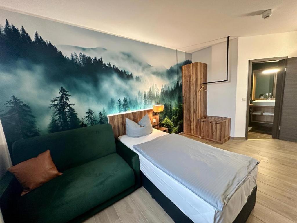 Postel nebo postele na pokoji v ubytování AUSZEIT DAS HOTEL Schweitenkirchen