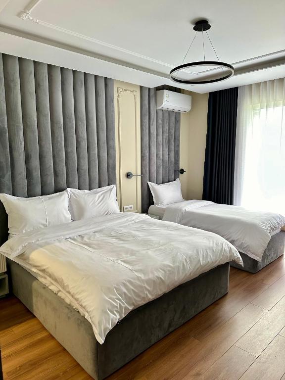 Sky View Hotel & Restaurant - Chambre Triple Avec Balcon