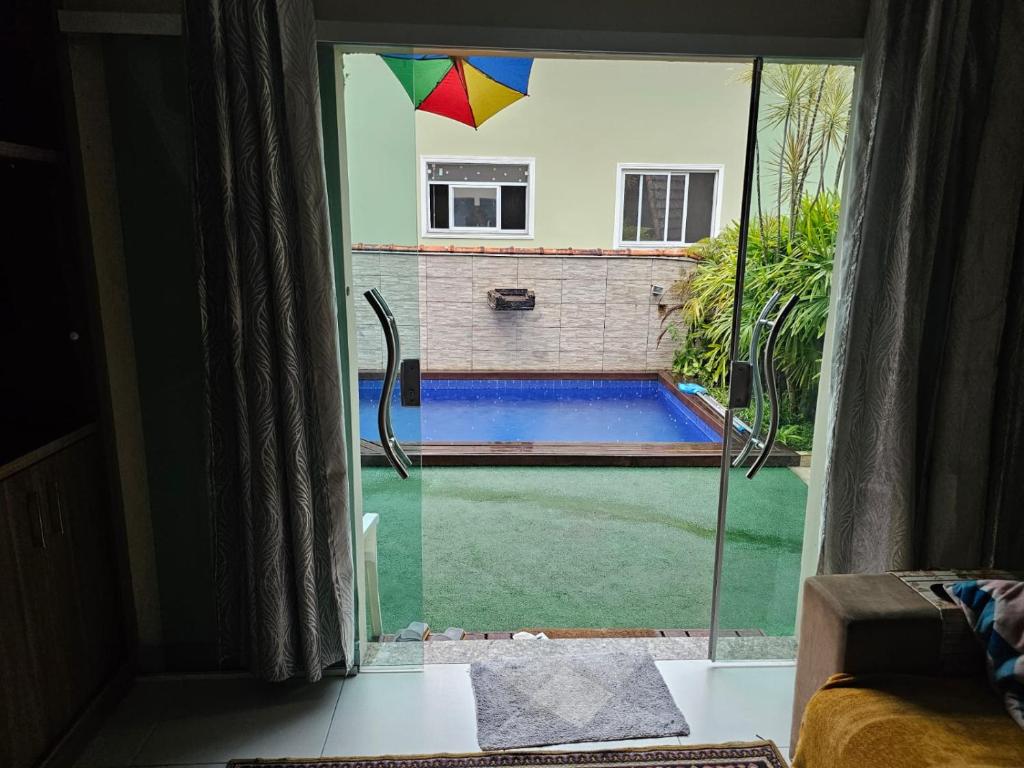 Kolam renang di atau dekat dengan Duplex Inteiro com Piscina , Sauna & Churrasqueira