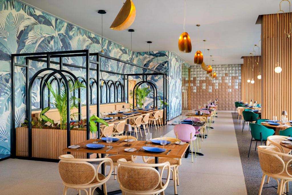 Restaurace v ubytování Hyatt Vivid Grand Island Cancun-All Inclusive Adults Only