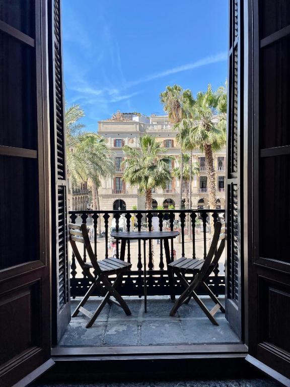 Barcelona Classic Ramblas - Plaza Real Apartments