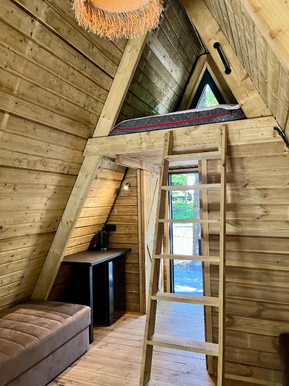 Postel nebo postele na pokoji v ubytování Metropolis CampGlamping
