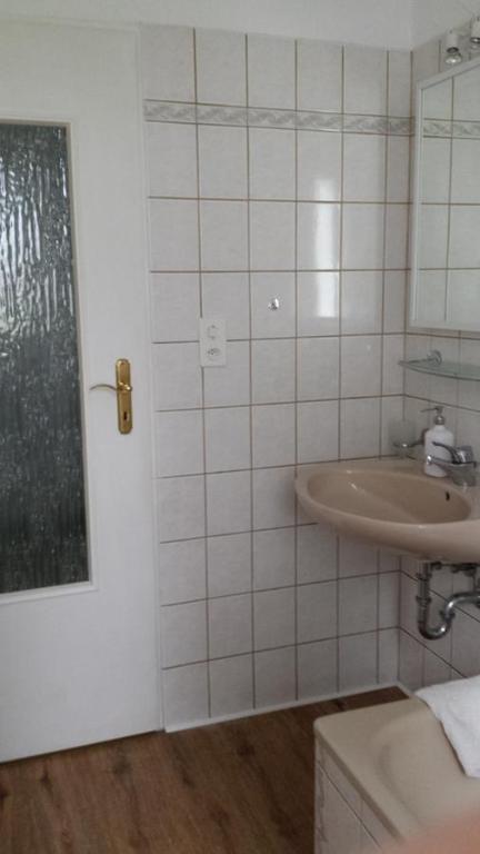 Koupelna v ubytování Konstanz nähe, ruhiges 4-Zim-Wohnung bis 8 Personen