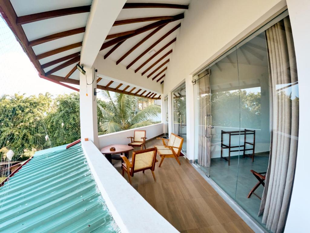 Bazén v ubytování Baden Beach Hotel nebo v jeho okolí