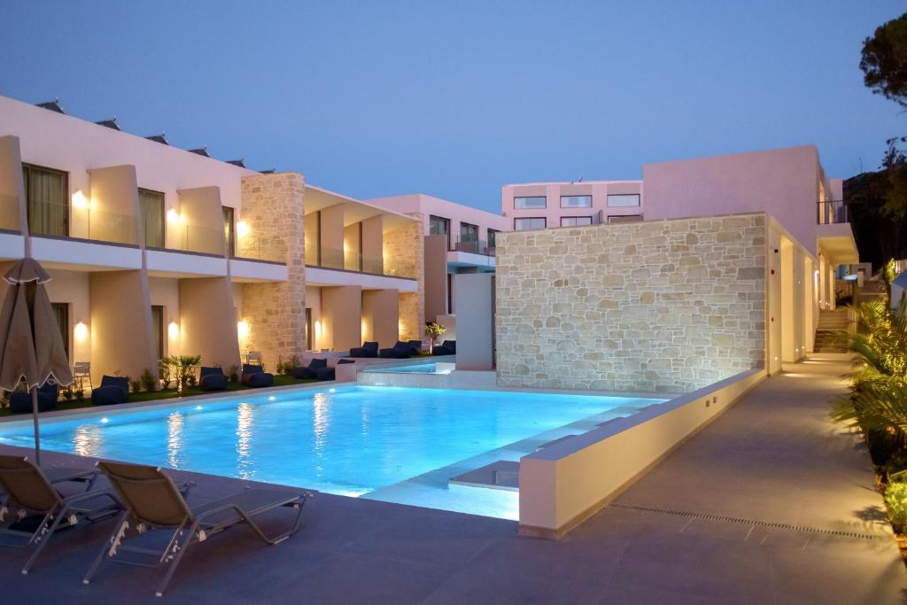 Bazén v ubytování Phos Hotel Adults Only nebo v jeho okolí