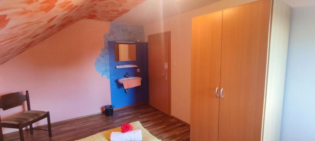Alb Rooms - Einfache, gepflegte Zimmer auf der Schwäbischen Alb - 标准双人间 - 带共用浴室