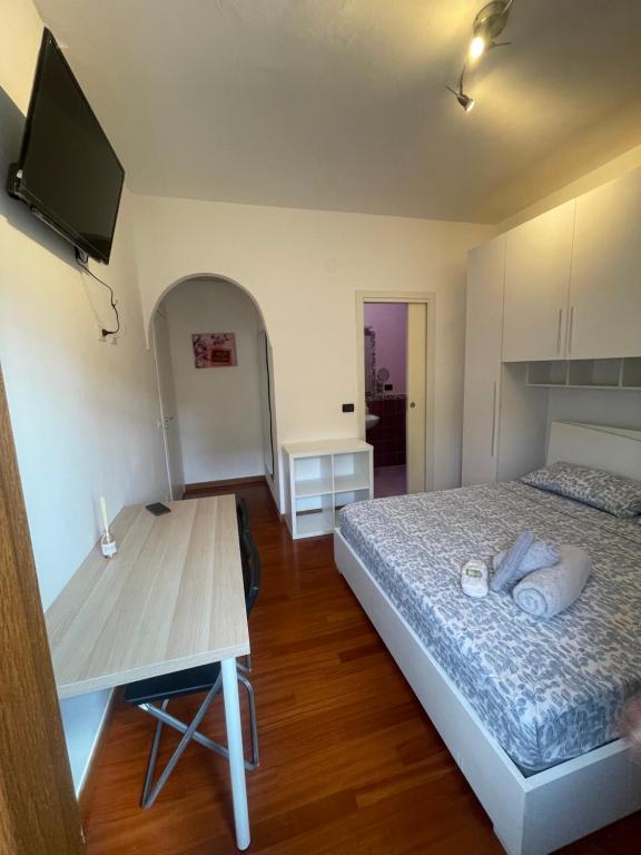Postel nebo postele na pokoji v ubytování House tower Pisa