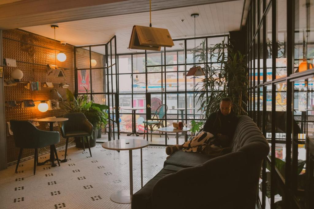 Posezení v ubytování Viajero Bogotá Hostel & Spa