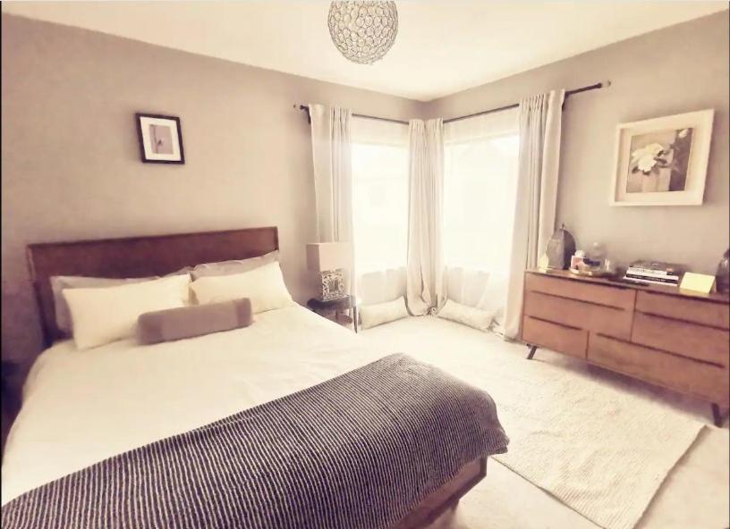 Postel nebo postele na pokoji v ubytování Roscommon Ensuite Room