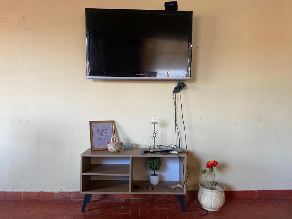 TV a/nebo společenská místnost v ubytování Villa Morra house III