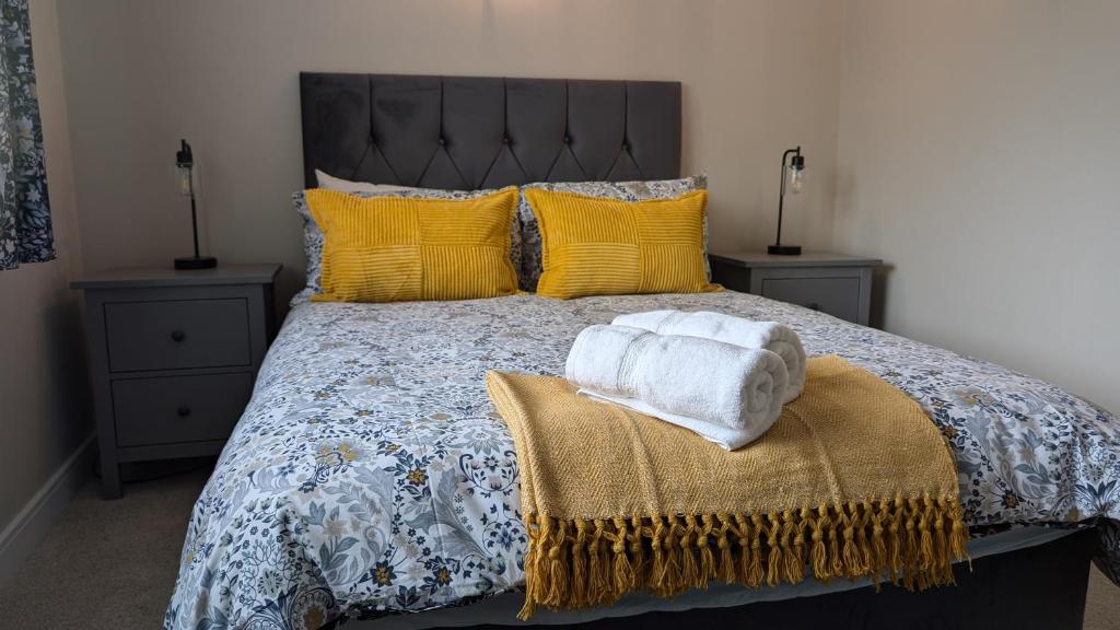Chy Lowen Private rooms with kitchen, dining room and garden access close to Eden Project & beaches - Double Room With Shared Bathroom