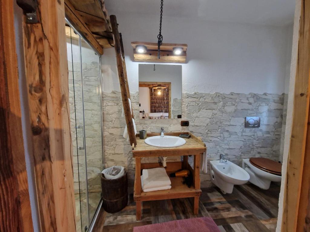 Koupelna v ubytování B&B Le Ciaf