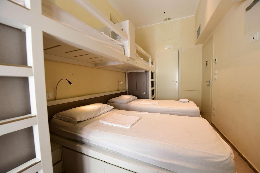 Little Italy Hostel Ex Chiesa S Donato - Posto Letto In Dormitorio Misto Con 4 Letti