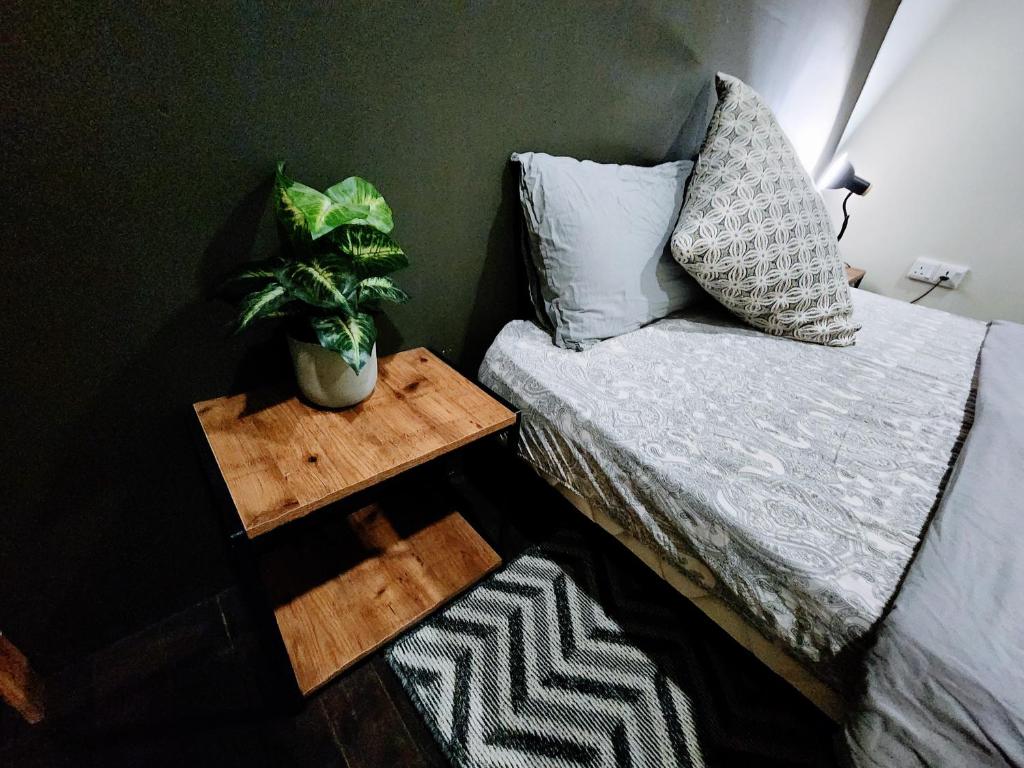 Postel nebo postele na pokoji v ubytování Upspot Kuching Waterfront Premium Hostel