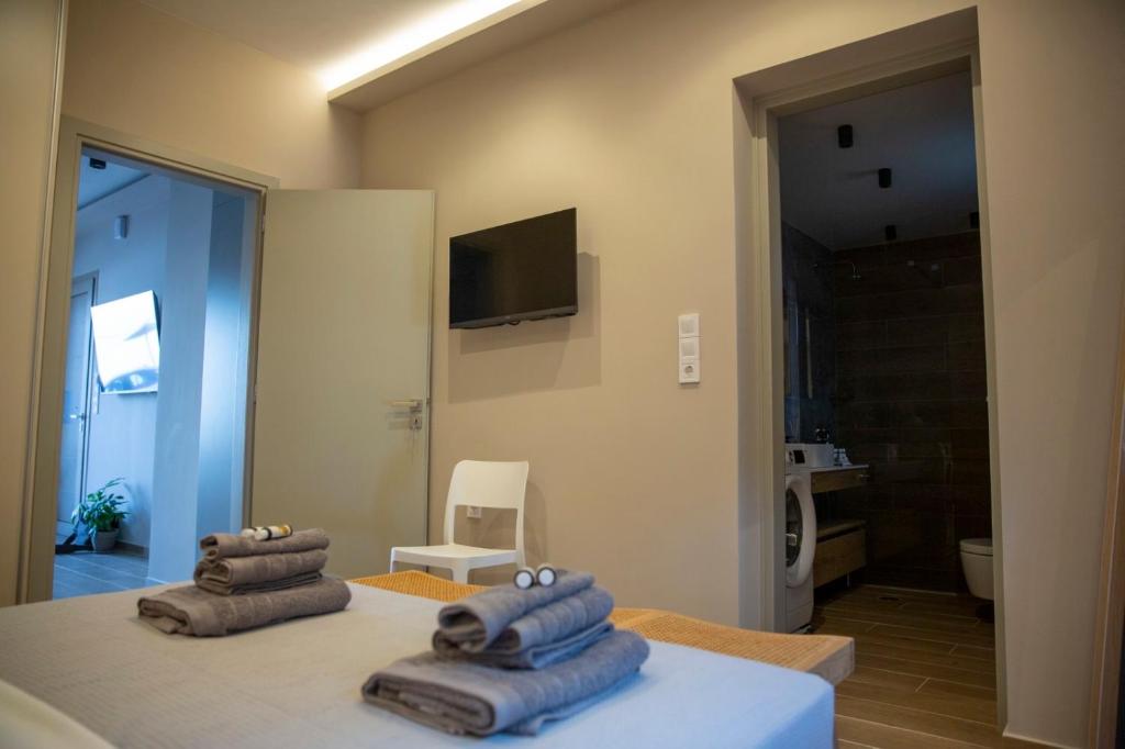 TV a/nebo společenská místnost v ubytování Nerissa Seafront apartment