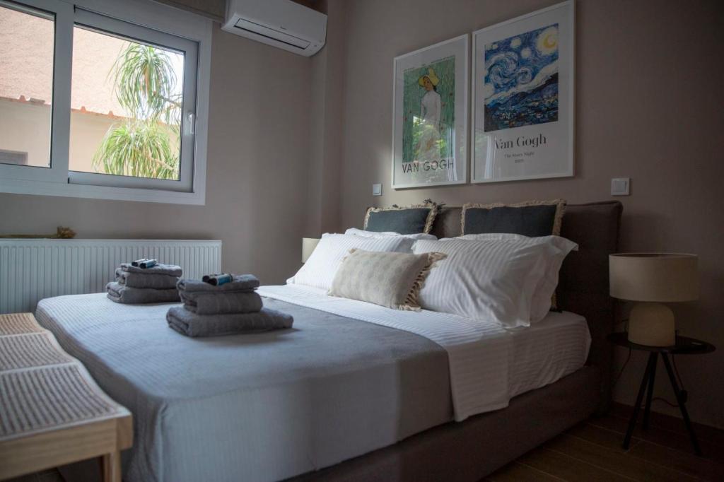Postel nebo postele na pokoji v ubytování Nerissa Seafront apartment