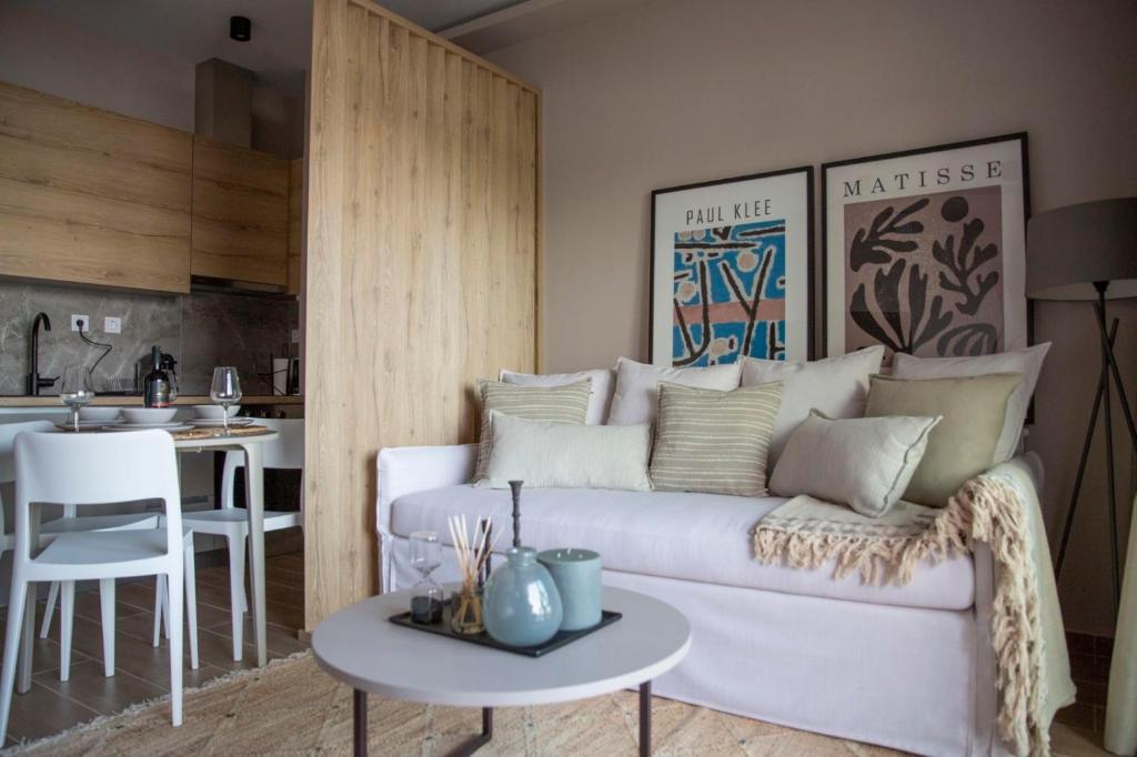 Posezení v ubytování Nerissa Seafront apartment