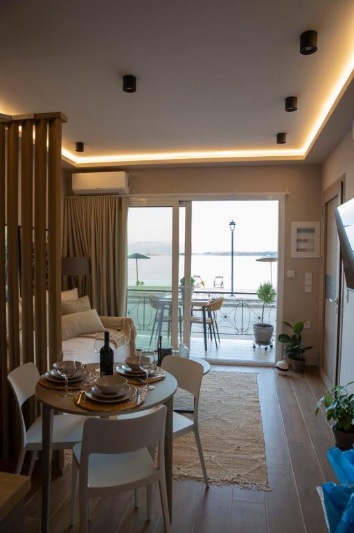 Posezení v ubytování Nerissa Seafront apartment