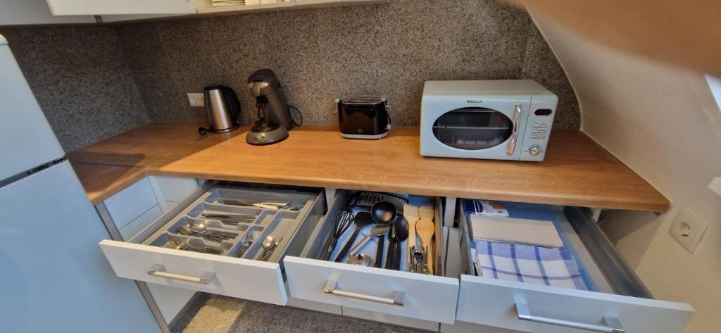 Kuchyň nebo kuchyňský kout v ubytování Renatas Ferienwohnung ISABEL