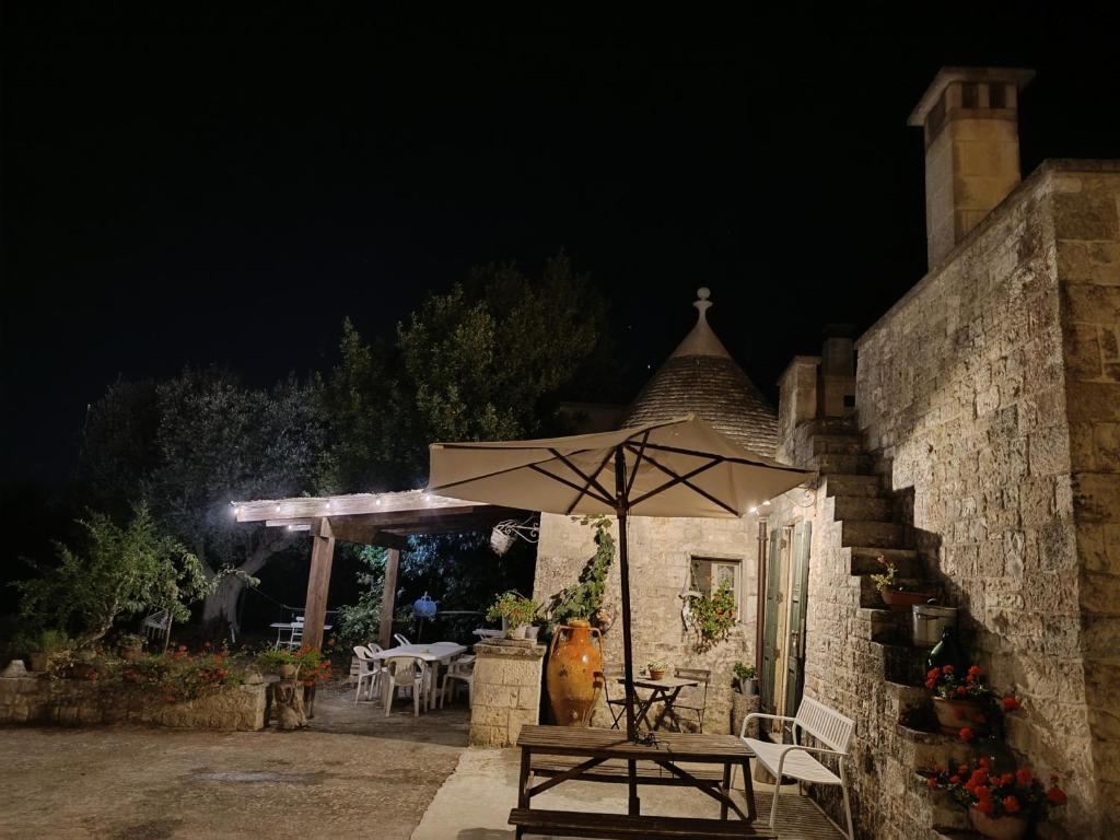 Patio alebo iná vonkajšia časť ubytovania Trullo Galeotto