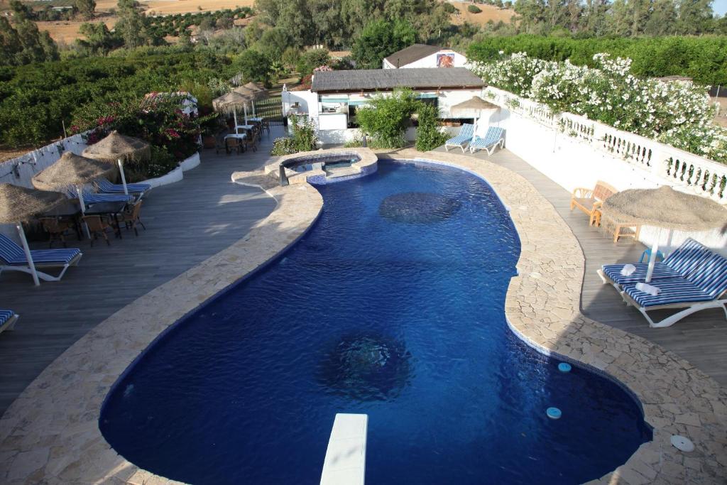 an overhead view of a swimming pool at a resort at The Dragonfly Retreat in Málaga