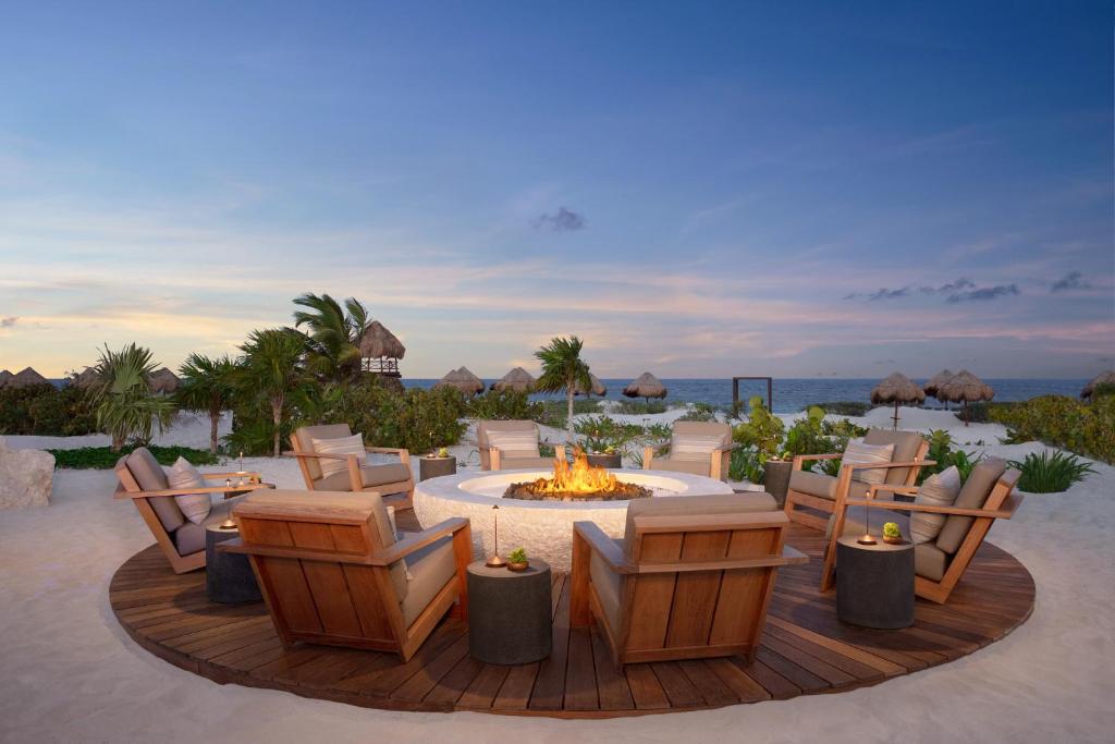 Spa con hidroterapia y cabinas