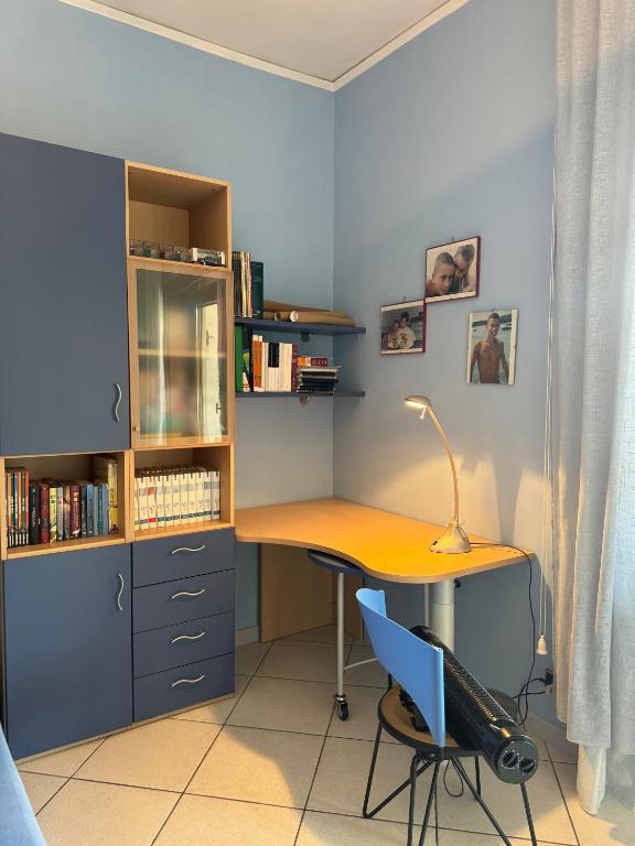 an office with a desk and a desk chair at Home sweet home in Nocera Inferiore